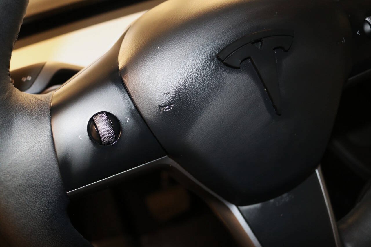 Used 2023 Tesla Model Y Long Range AWD/4WD image 43