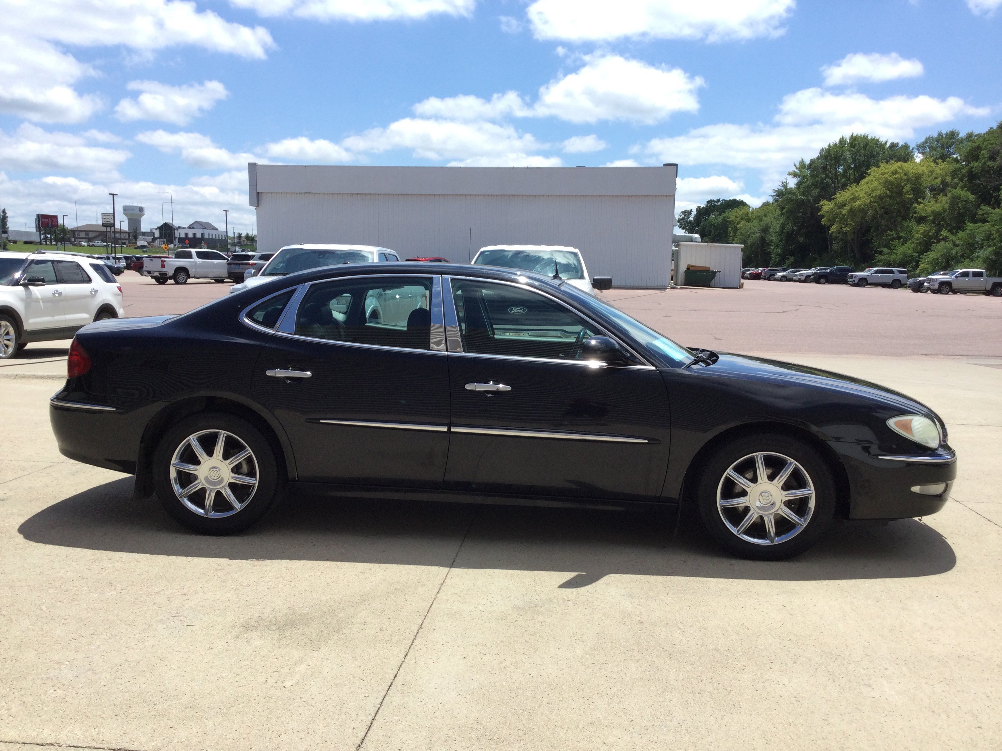 Used 2005 Buick LaCrosse CXS w/ Gold Convenience Package FWD image 3