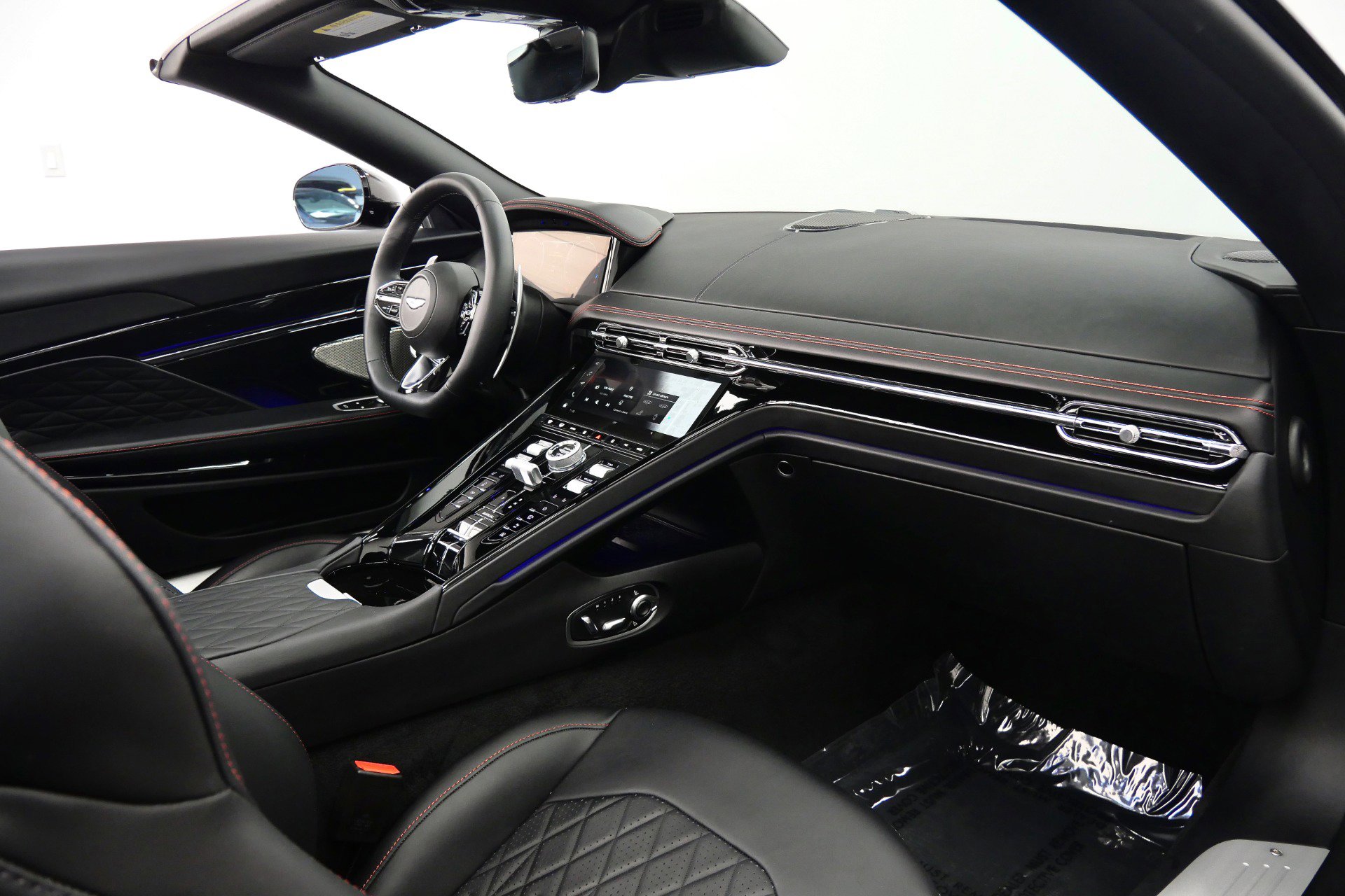 Used 2025 Aston Martin DB12 Convertible RWD image 14