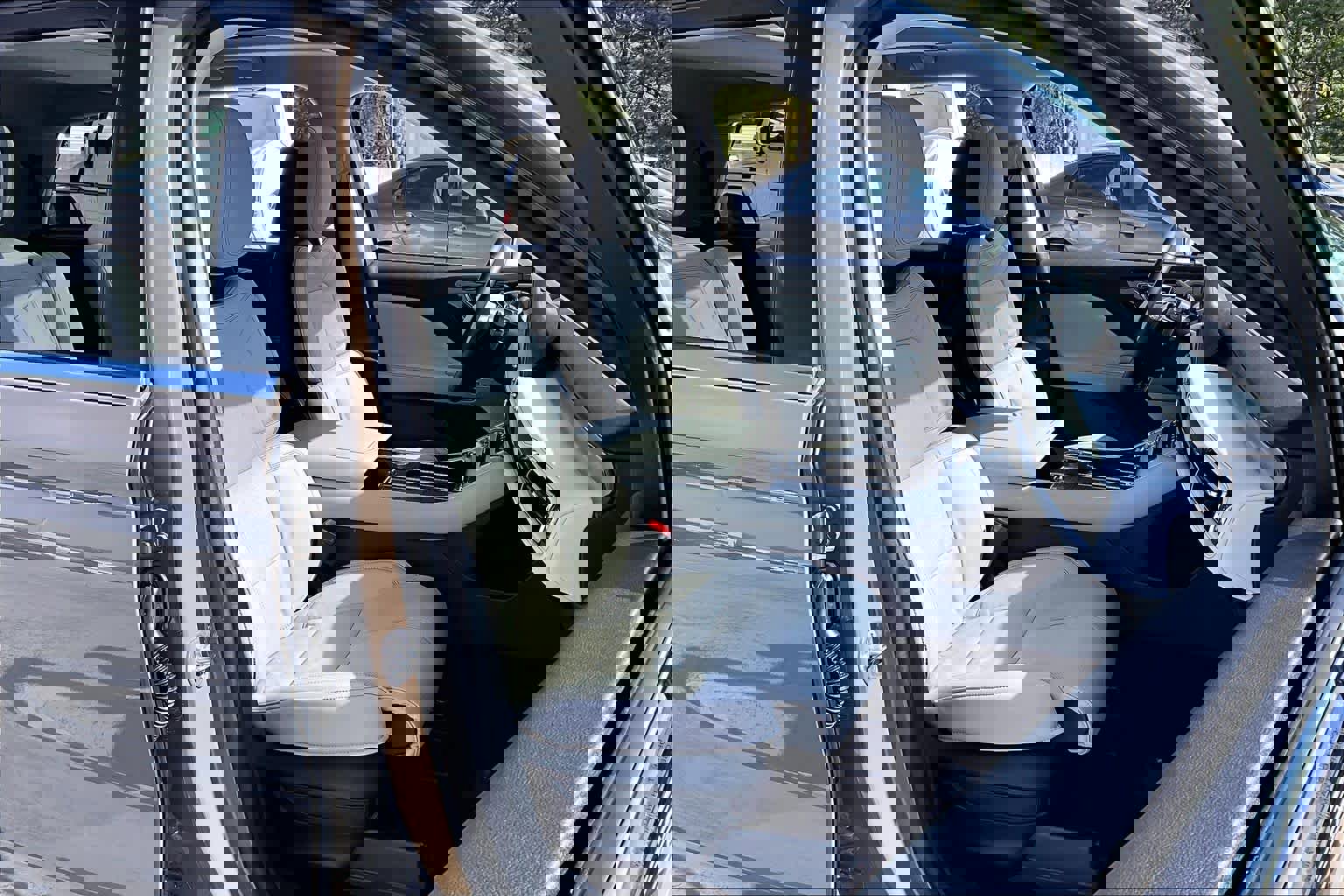 Used 2025 Lincoln Aviator Reserve w/ Equipment Group 201A image 9