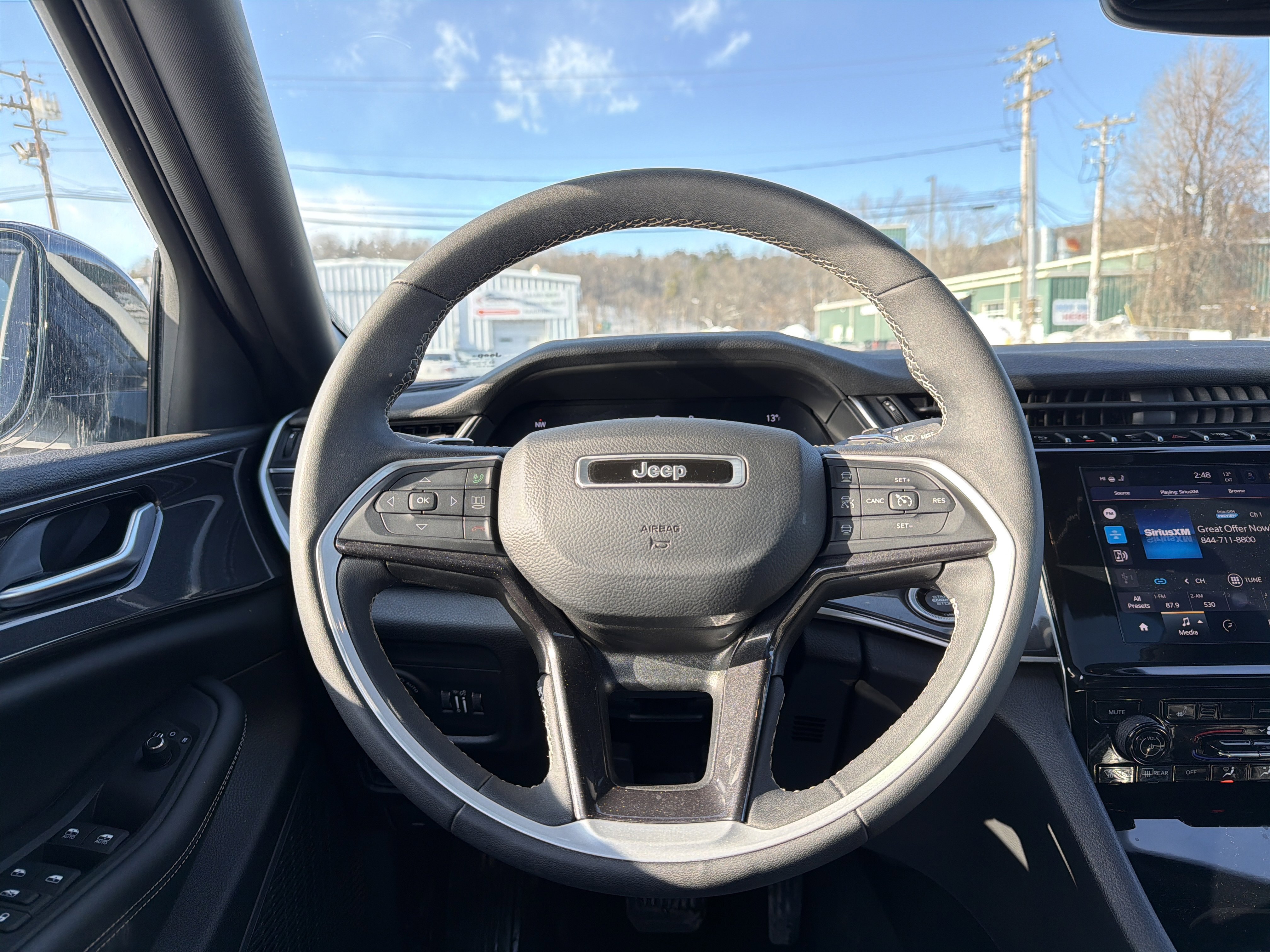 Used 2023 Jeep Grand Cherokee L Laredo image 14