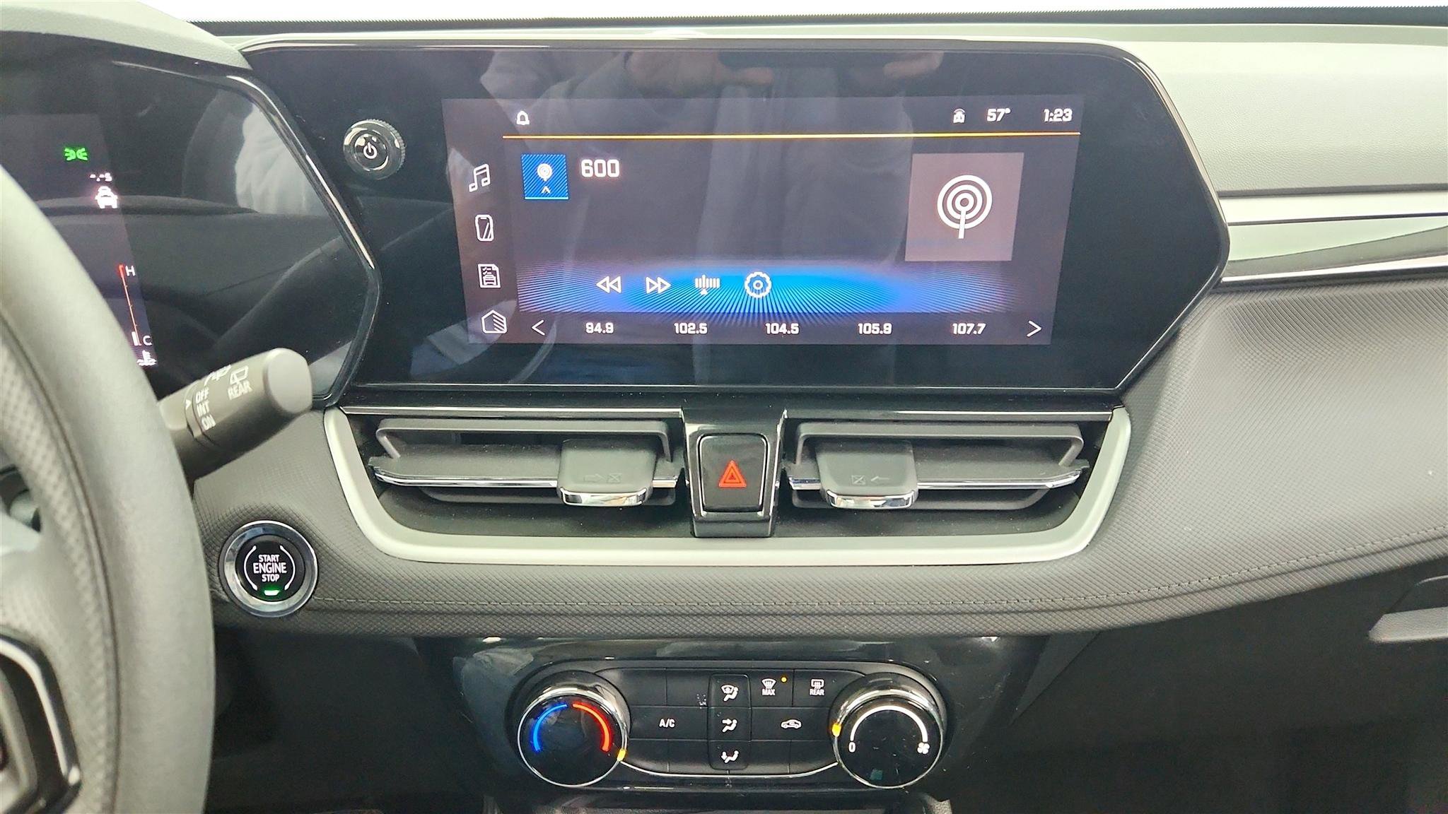 Used 2025 Chevrolet TrailBlazer LT image 30