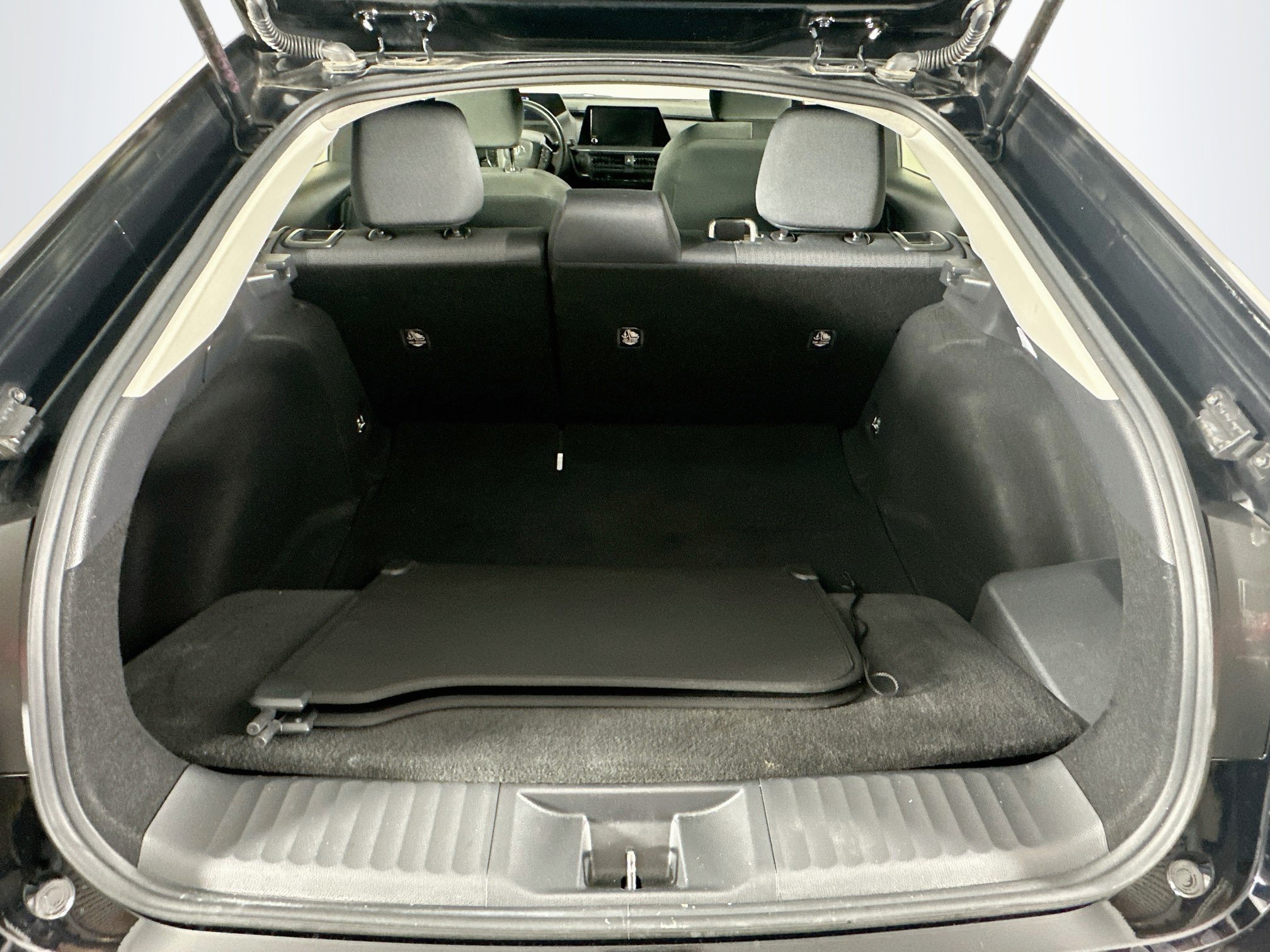 Used 2025 Toyota Prius LE FWD image 28