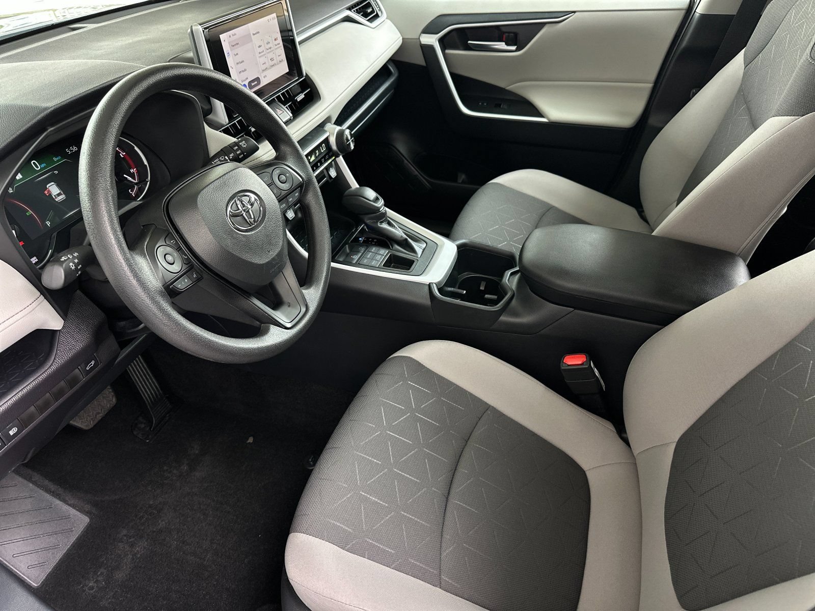 Used 2025 Toyota RAV4 XLE AWD/4WD image 9