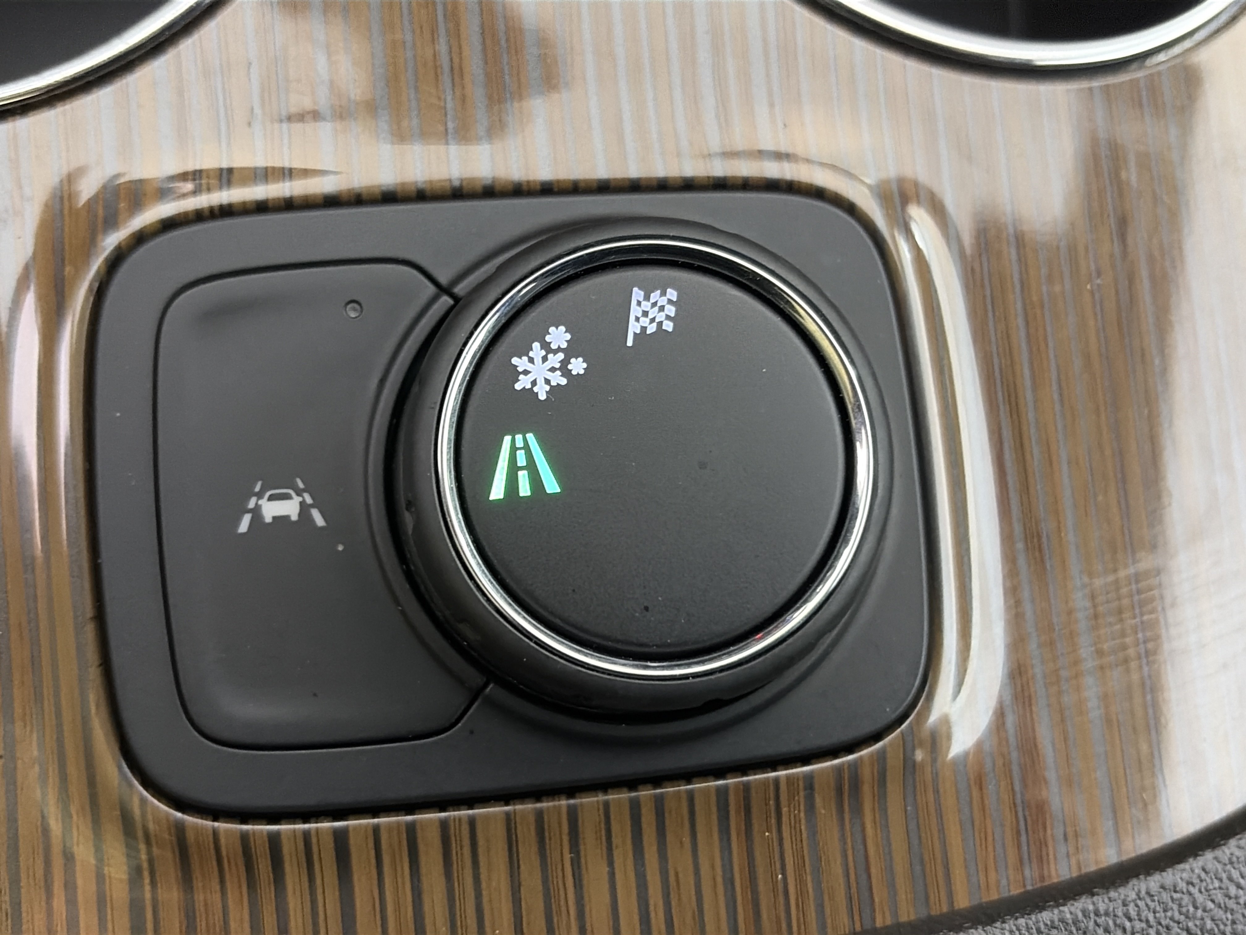 Used 2023 GMC Acadia SLE FWD image 29