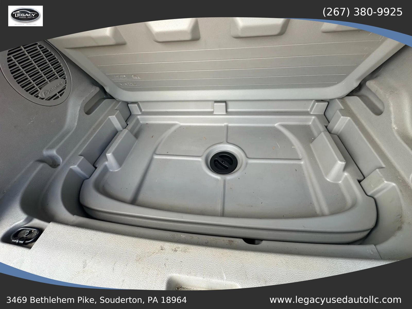 Used 2010 Chevrolet HHR LT w/ LT Preferred Equipment Group image 12