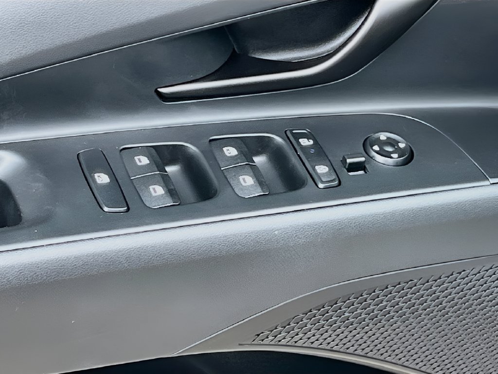 Used 2025 Hyundai Elantra N FWD image 18