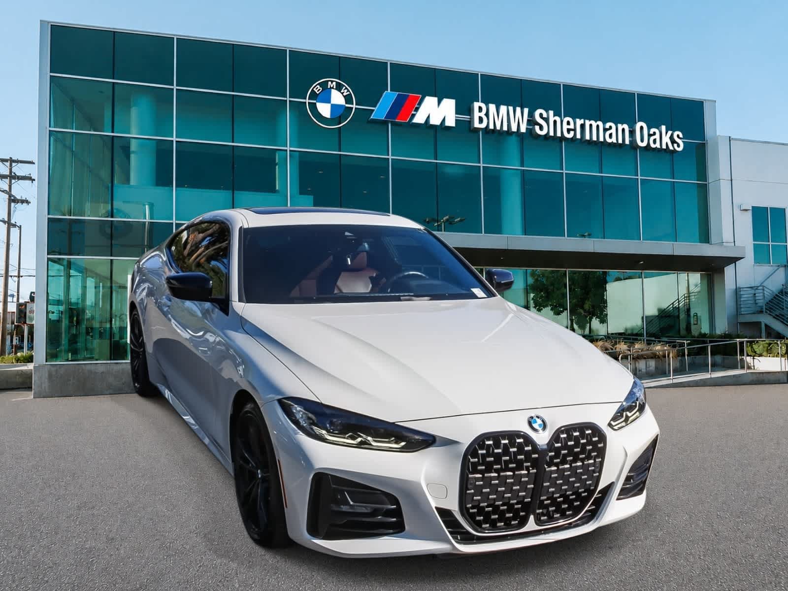 Used 2023 BMW 430i Coupe w/ M Sport Package RWD image 3
