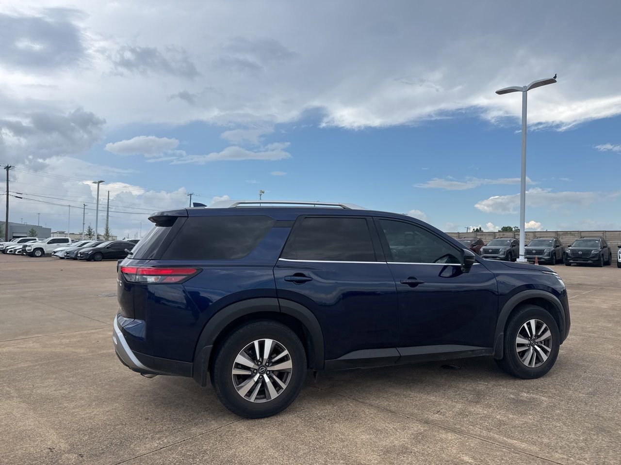Certified 2022 Nissan Pathfinder SL w/ Lighting Package (N92) FWD image 22