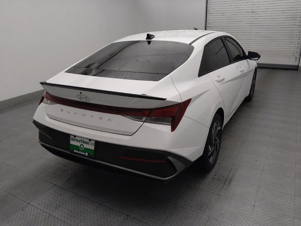 Used 2025 Hyundai Elantra Sport FWD image 9