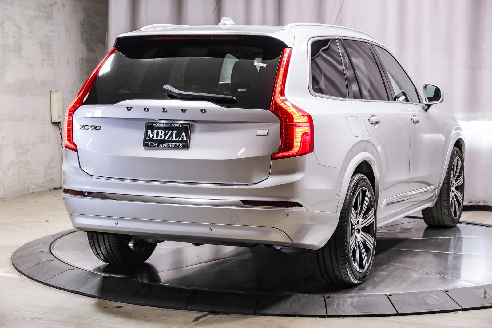 Used 2022 Volvo XC90 T8 Inscription w/ Advanced Package AWD/4WD image 4
