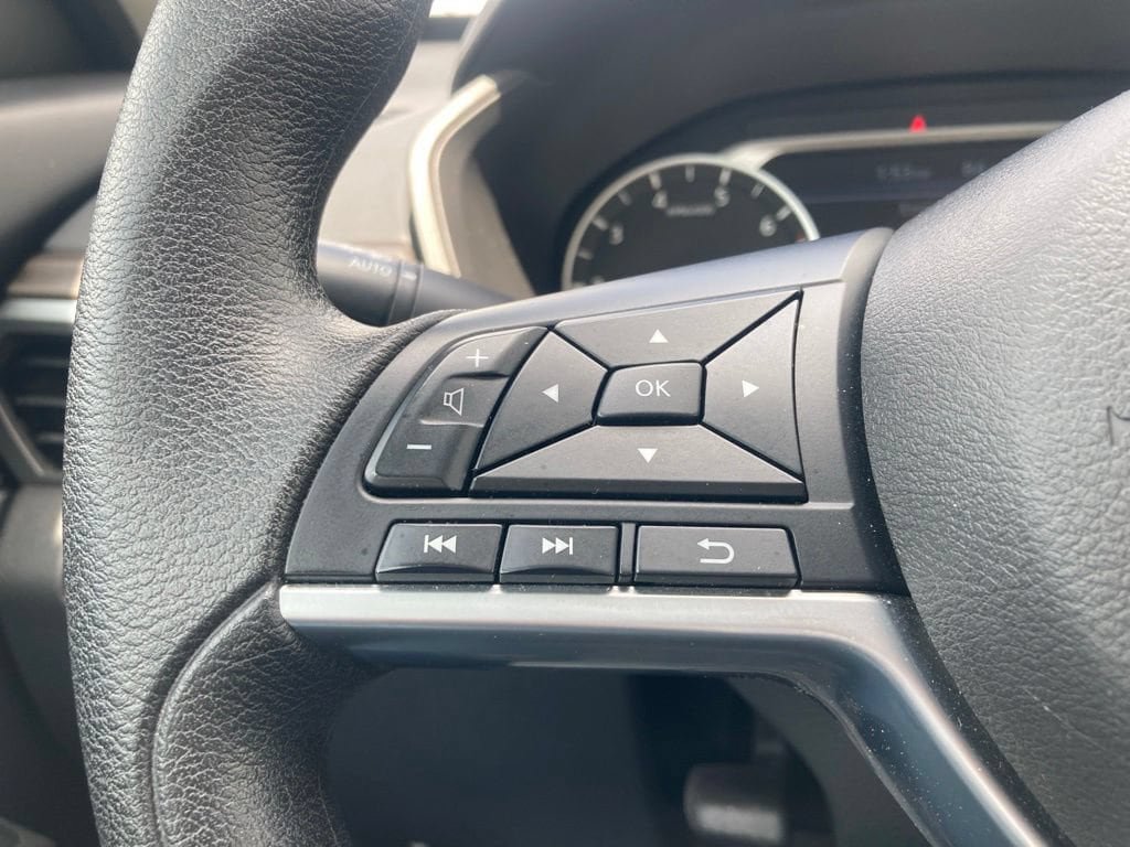 Used 2025 Nissan Altima 2.5 SV FWD image 14