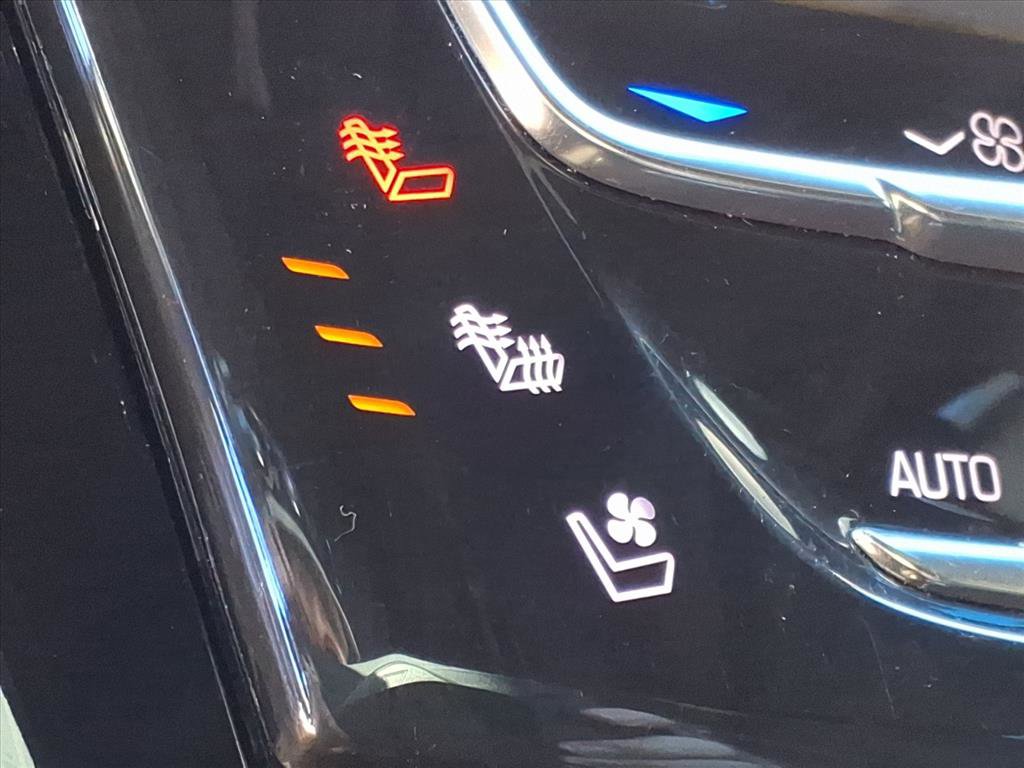 Used 2015 Cadillac Escalade Platinum image 12