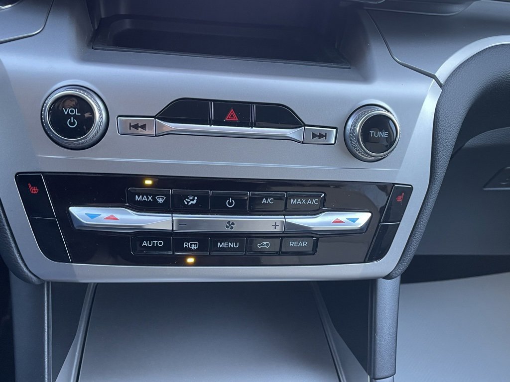 Used 2022 Ford Explorer XLT image 34