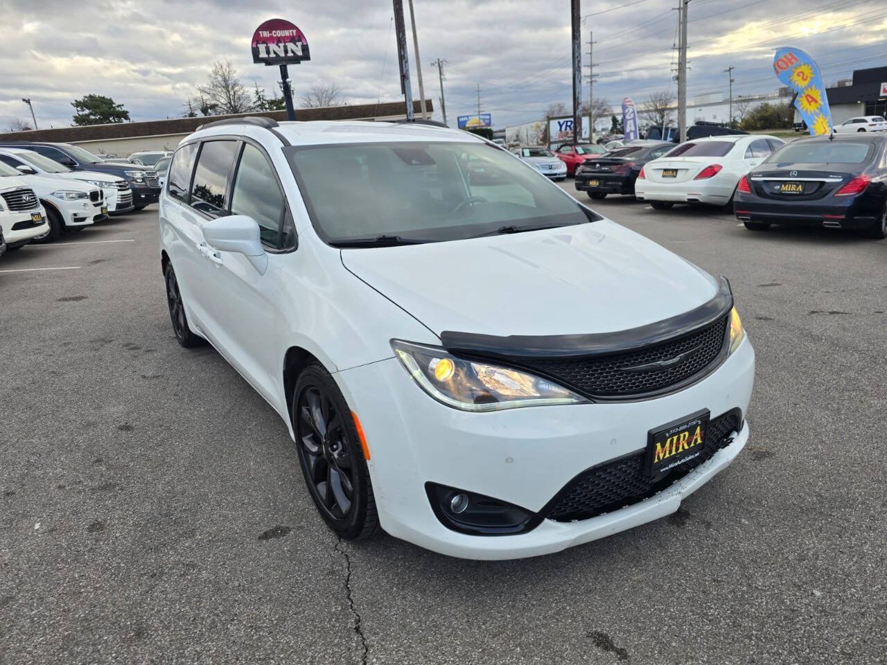 Used 2020 Chrysler Pacifica Touring w/ Advanced Safetytec Group FWD image 3