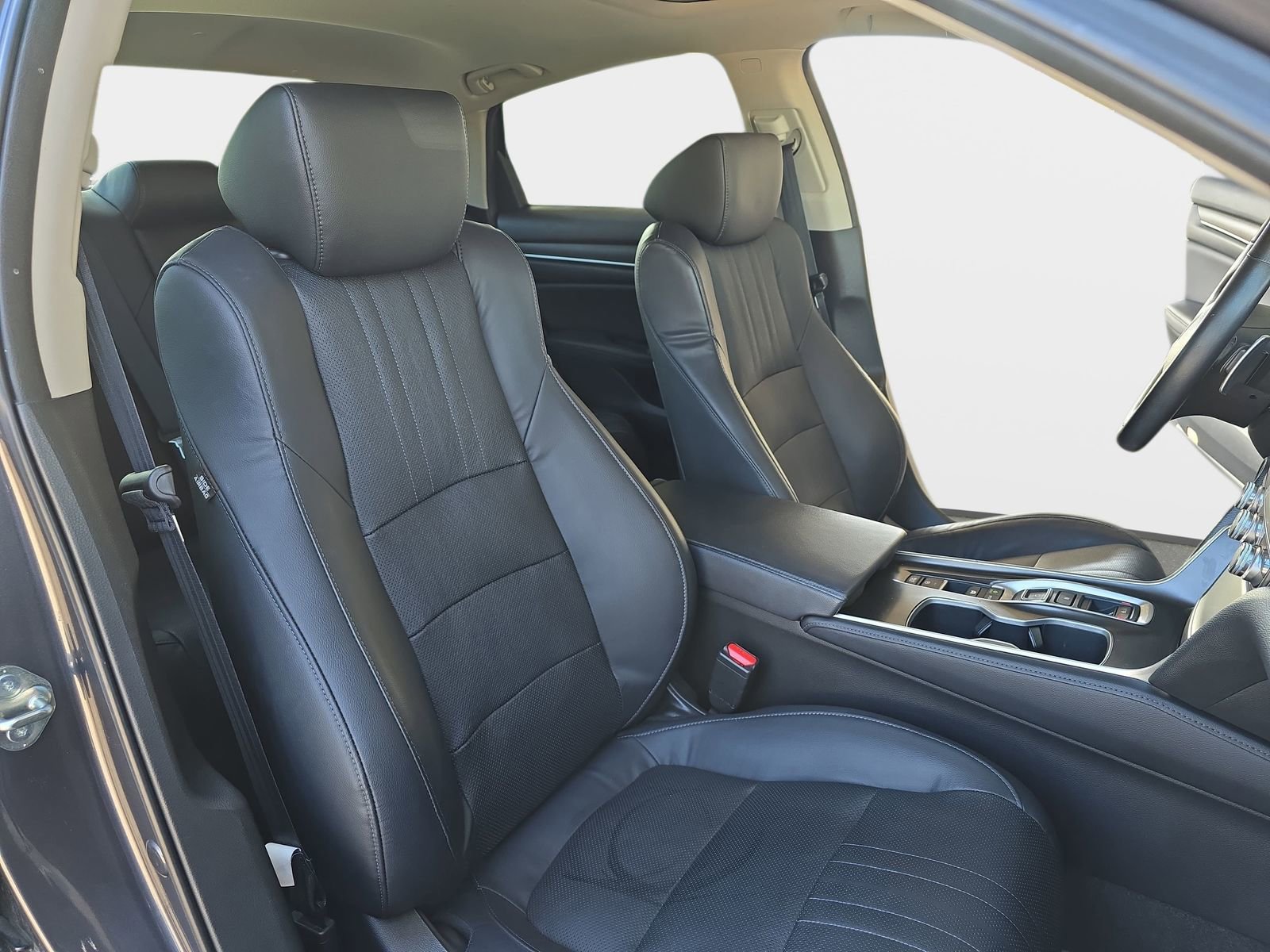 Used 2018 Honda Accord Touring image 12