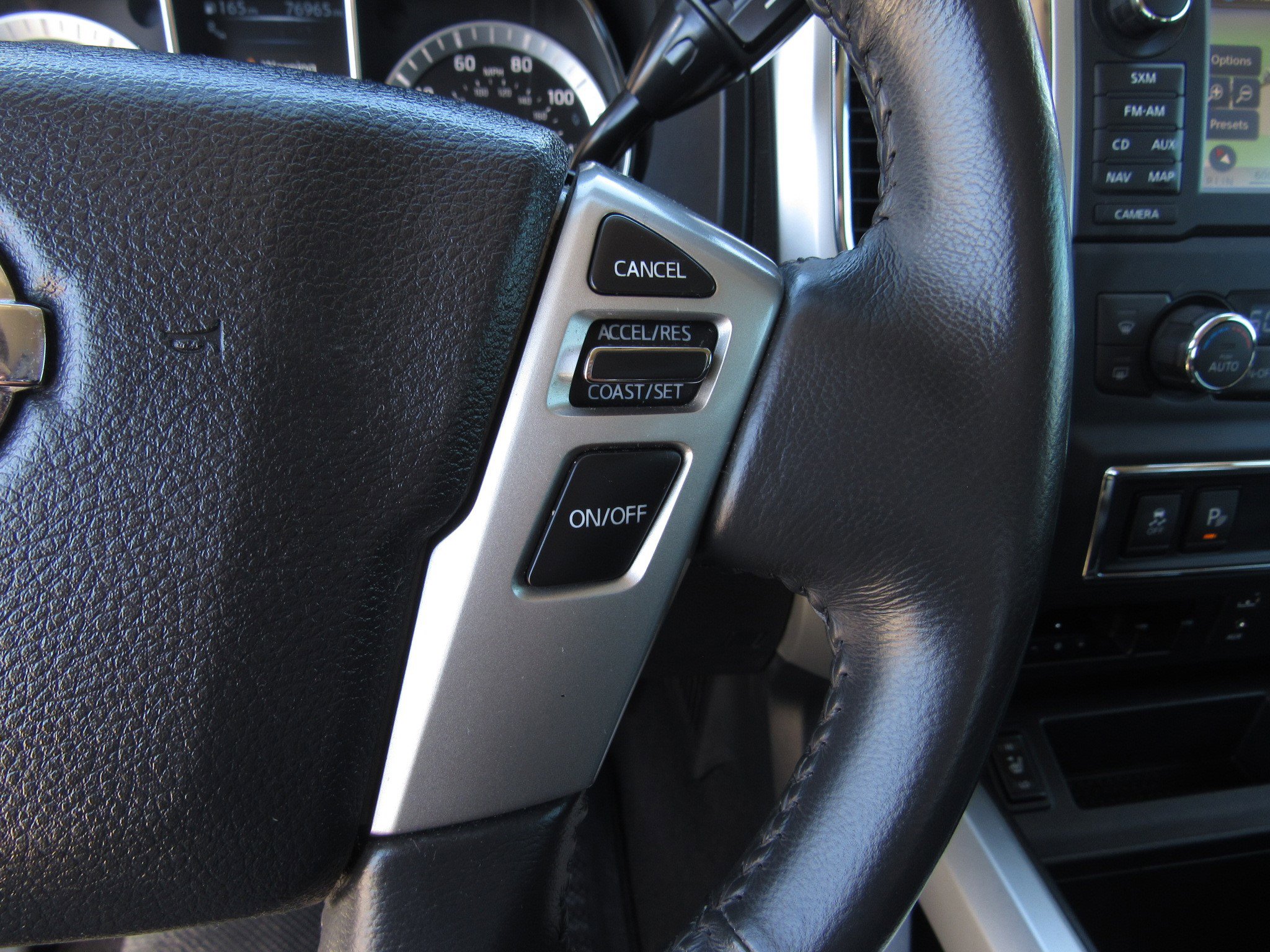 Used 2017 Nissan Titan SV image 23