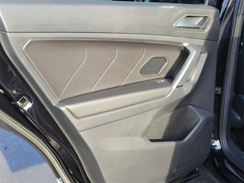 Used 2020 Volkswagen Tiguan SEL Premium R-Line w/ 3rd Row Seat Package image 15