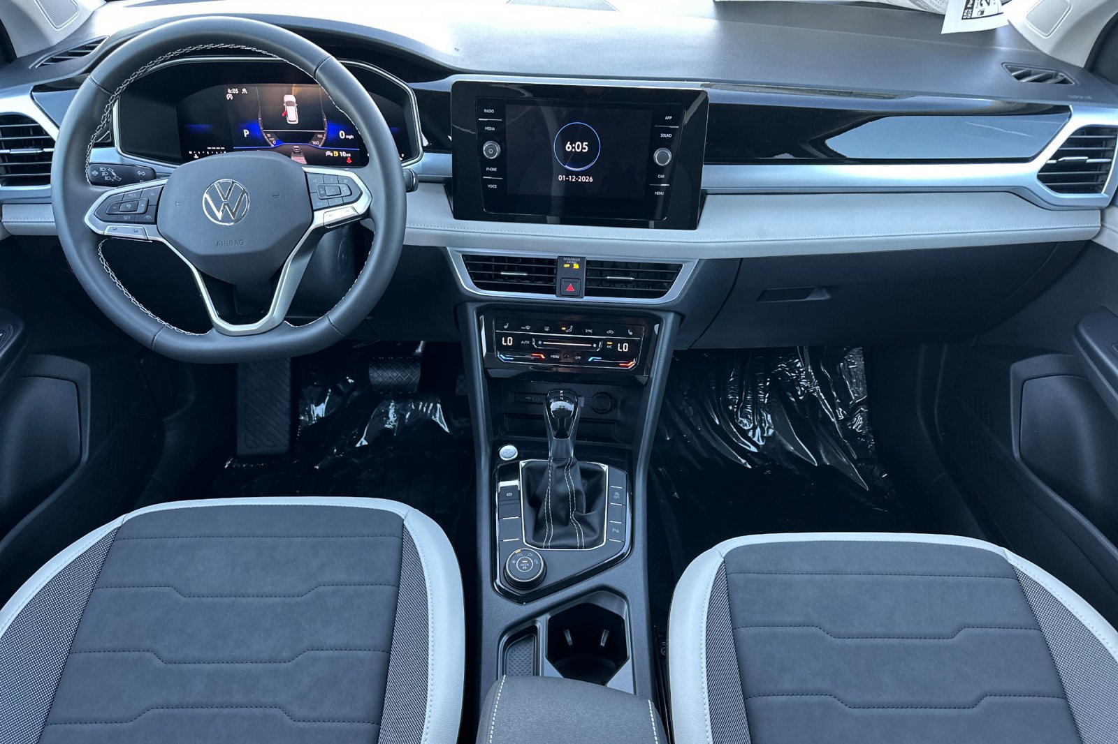 New 2026 Volkswagen Taos SE image 13