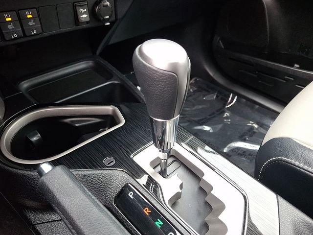 Used 2017 Toyota RAV4 Limited w/ Advanced Technology Package image 15