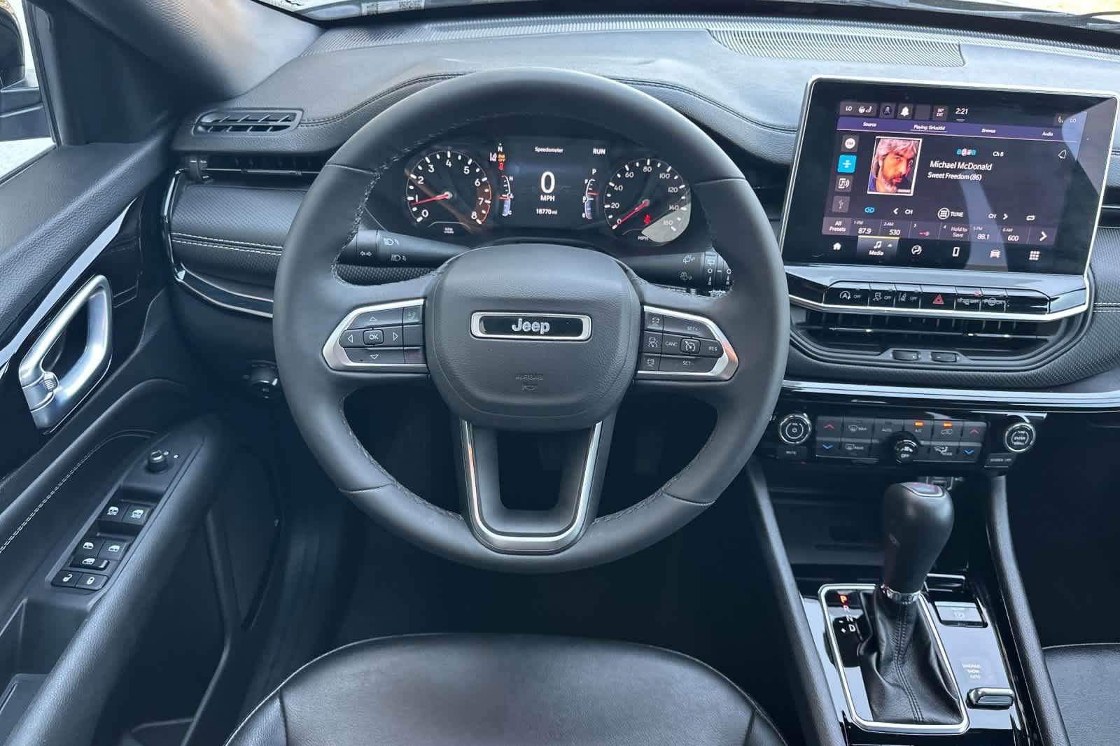 Used 2023 Jeep Compass Latitude w/ Convenience Group AWD/4WD image 15