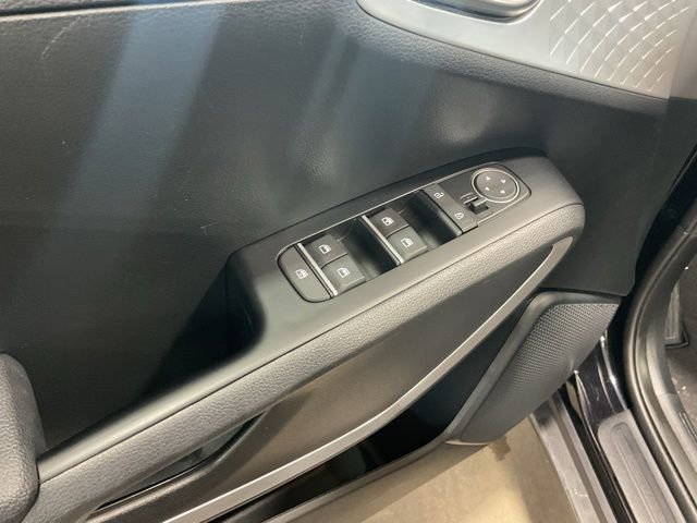 Used 2025 Kia Soul LX w/ LX Technology Package FWD image 17