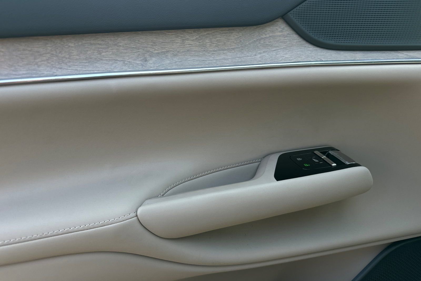 New 2025 Volvo EX90 Ultra AWD/4WD image 11