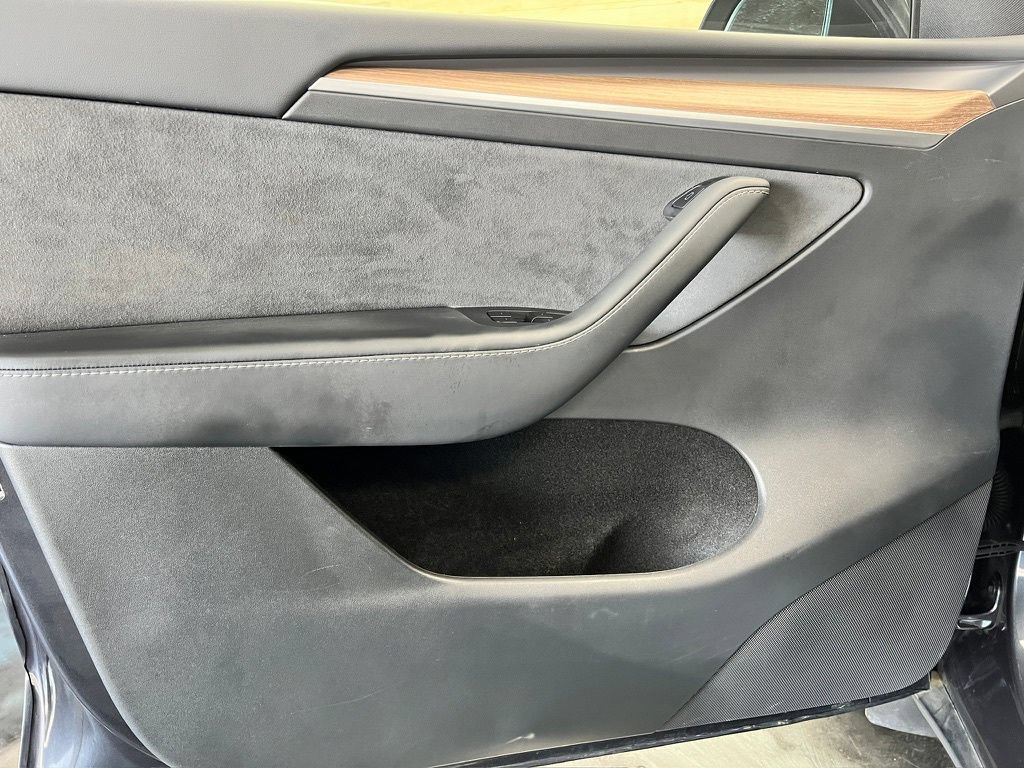 Used 2025 Tesla Model Y Long Range AWD/4WD image 22