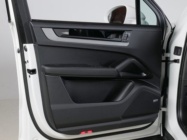 Certified 2026 Porsche Cayenne AWD/4WD image 26