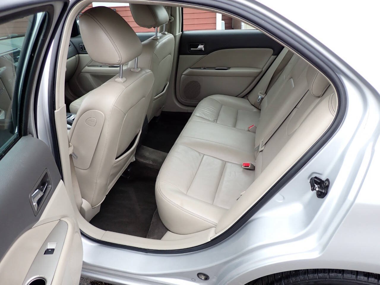 Used 2010 Ford Fusion SEL FWD image 8