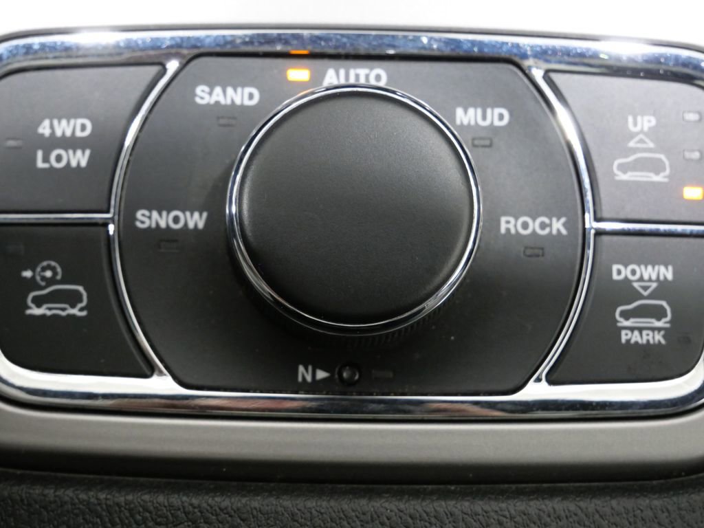 Used 2021 Jeep Grand Cherokee Trailhawk w/ Trailhawk Luxury Group AWD/4WD image 22
