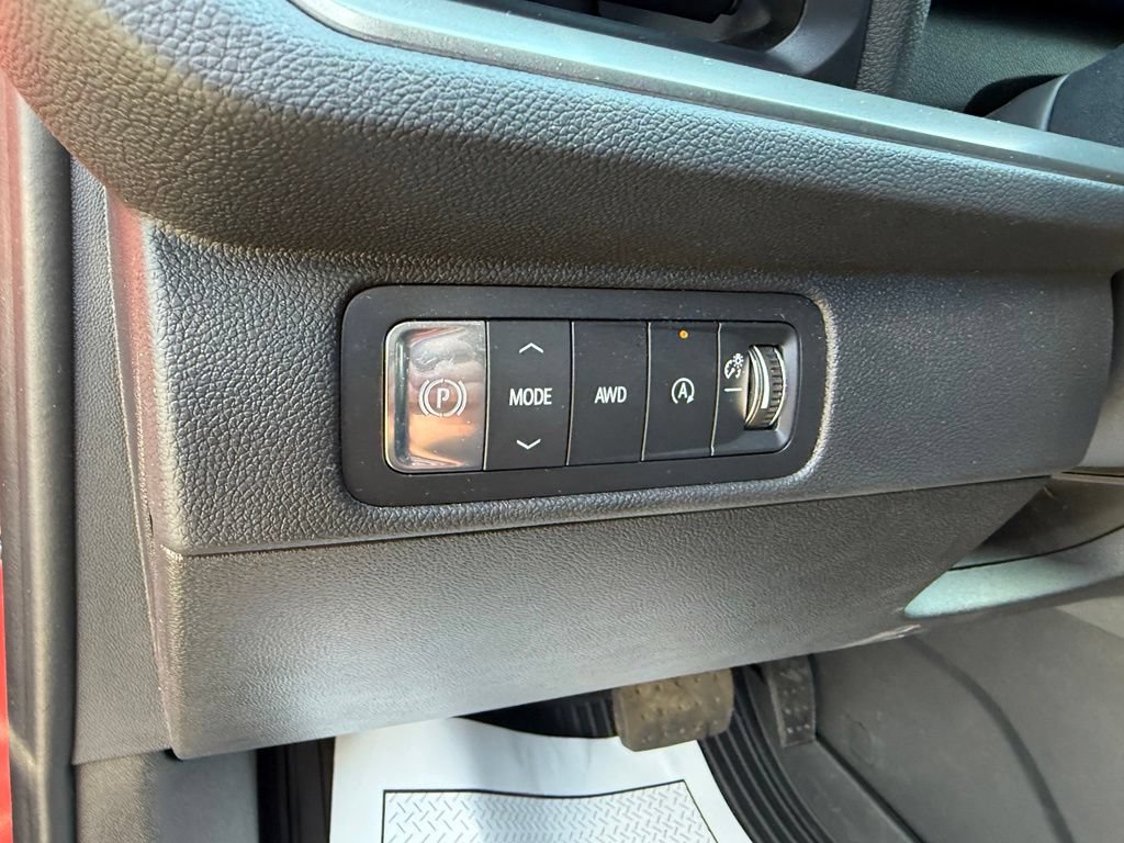 Used 2026 Chevrolet Traverse LT w/ LPO, Floor Liner Package AWD/4WD image 16