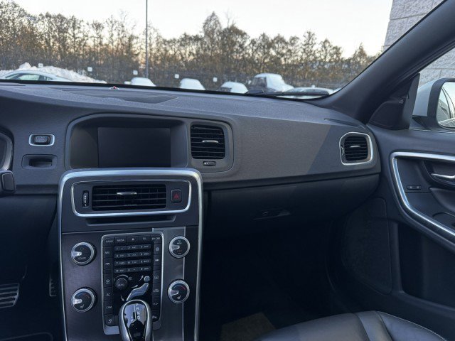 Used 2017 Volvo S60 T6 R-Design Platinum w/ Climate Package image 26