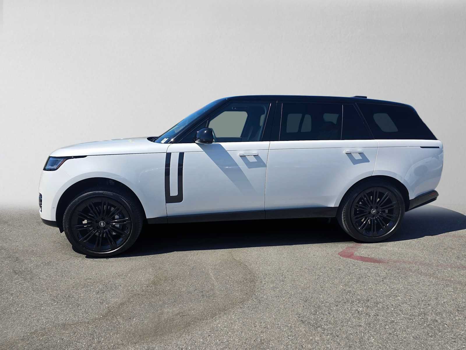 Used 2025 Land Rover Range Rover Long Wheelbase SE AWD/4WD image 2