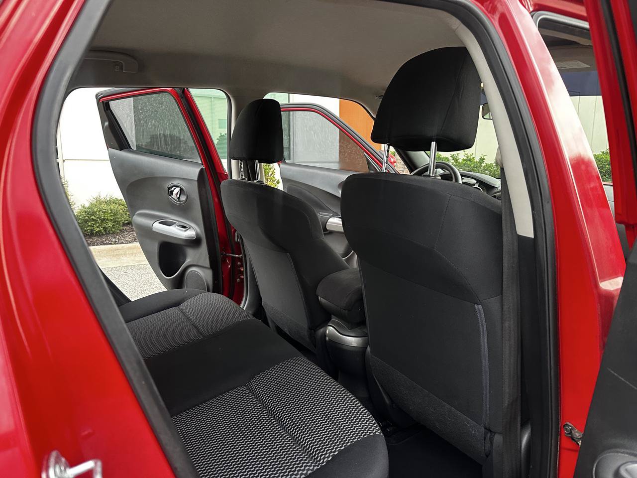 Used 2015 Nissan Juke S FWD image 4