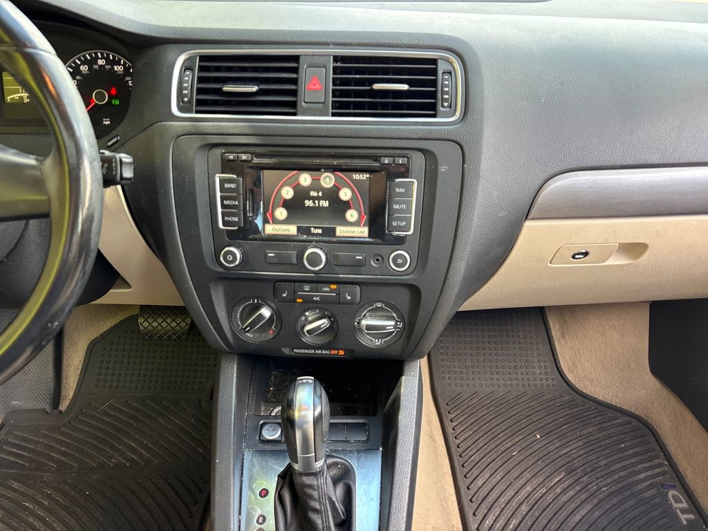 Used 2013 Volkswagen Jetta TDI FWD image 23