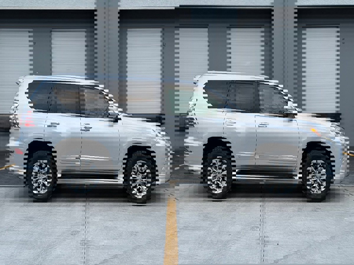 Used 2018 Lexus GX 460 Premium w/ Premium Package AWD/4WD image 2