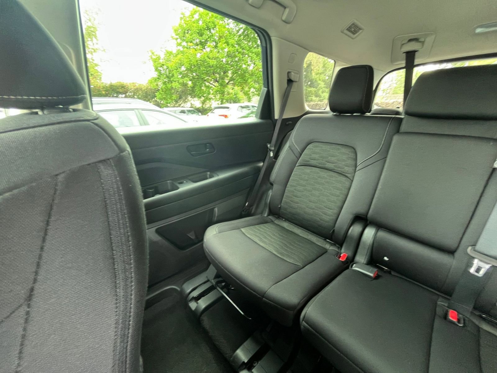 Used 2025 Nissan Pathfinder SV FWD image 42