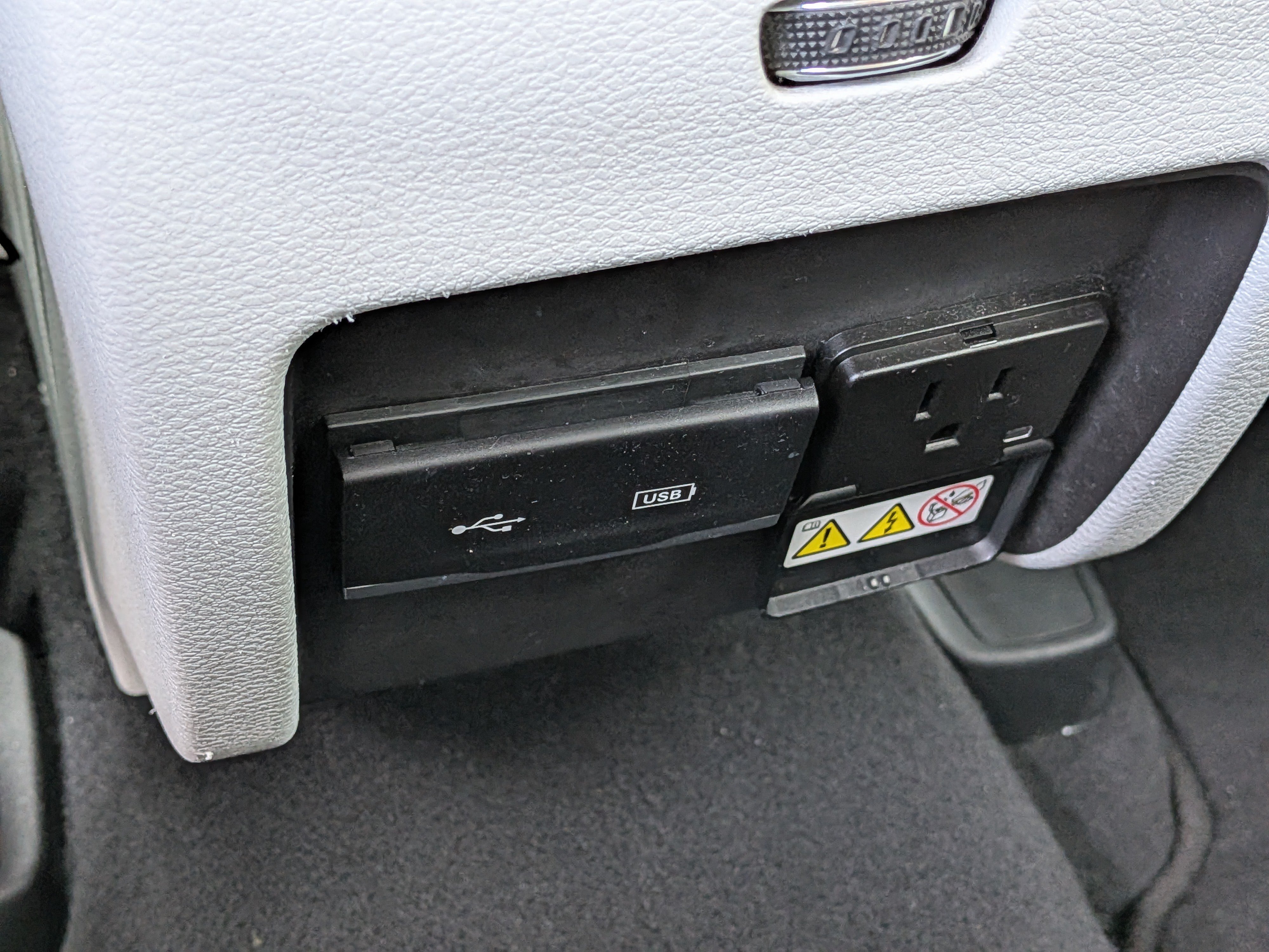 Used 2019 Jeep Cherokee Limited FWD image 16