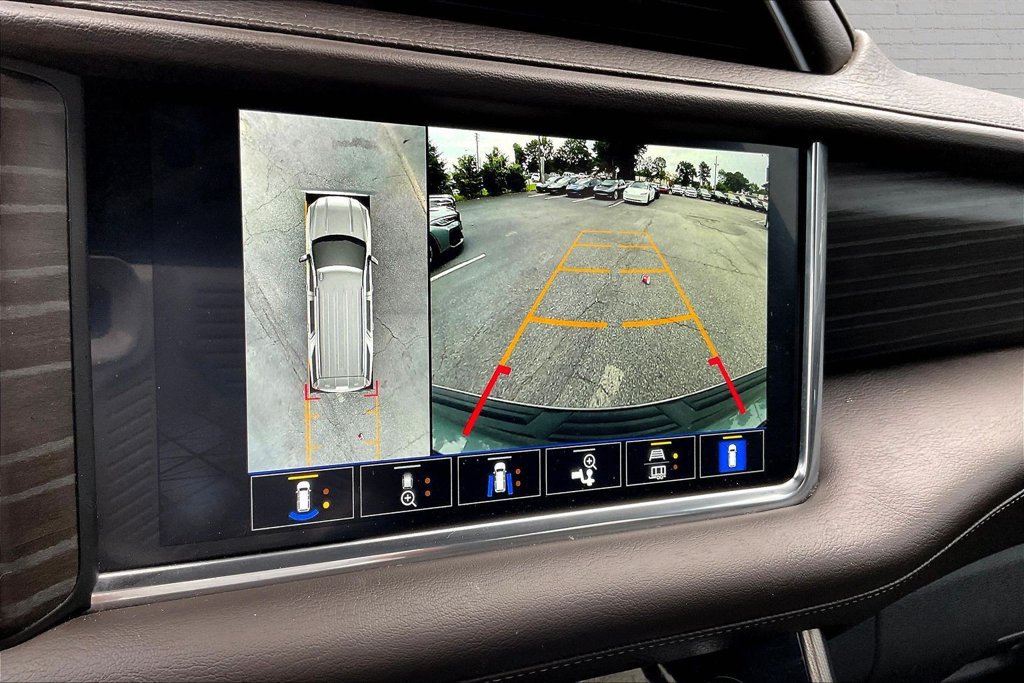 Used 2022 GMC Yukon XL Denali RWD image 12