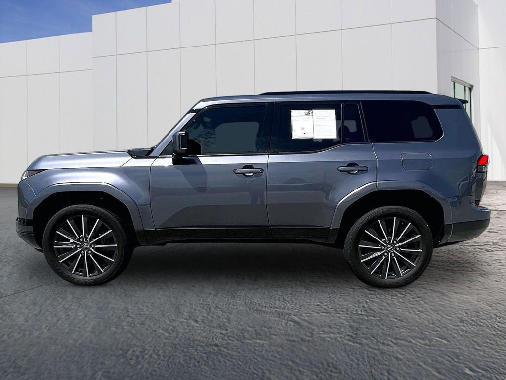 Used 2024 Lexus GX 550 w/ Accessory Package (Z1) image 2