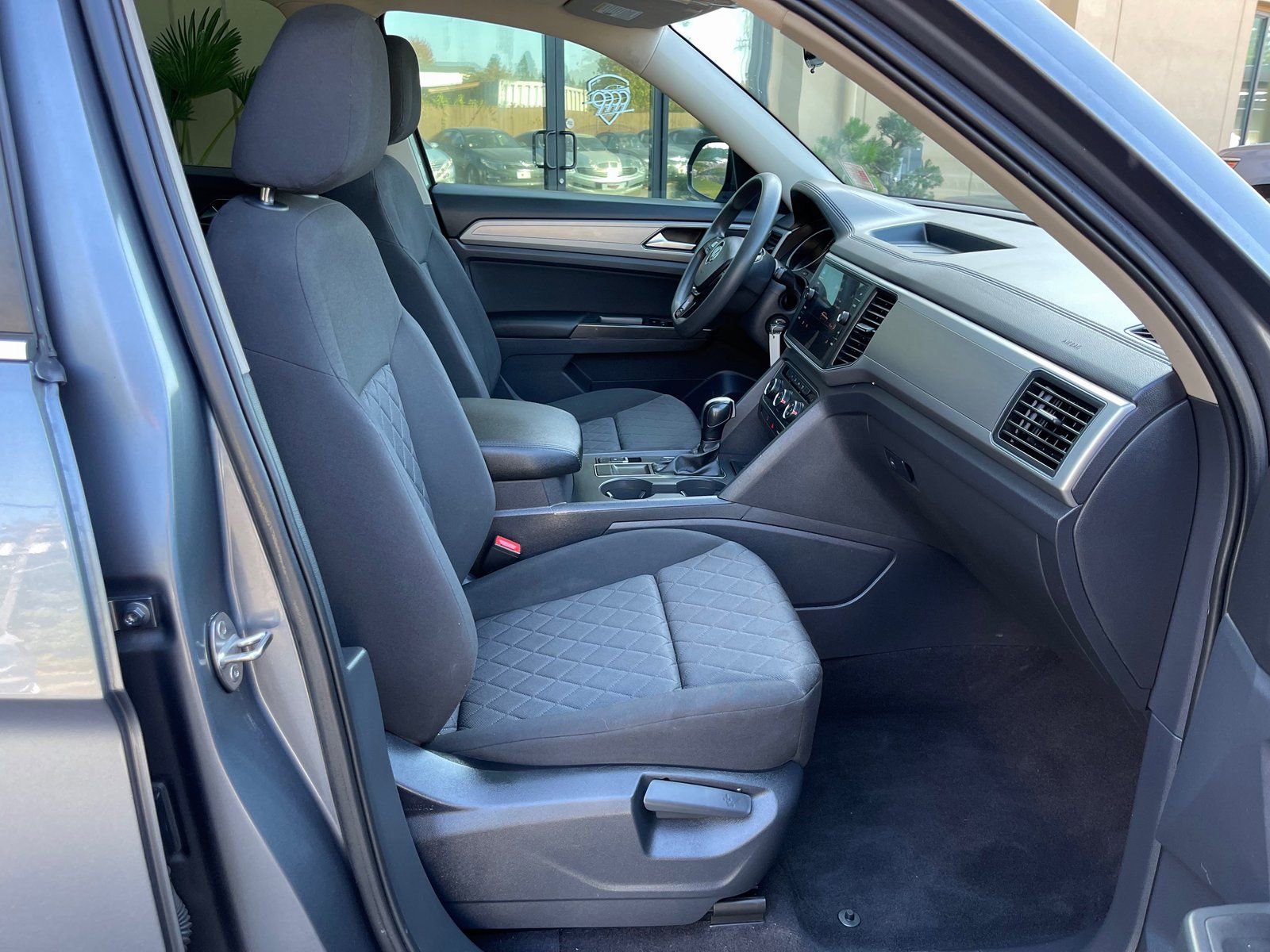 Used 2018 Volkswagen Atlas Launch Edition FWD image 24
