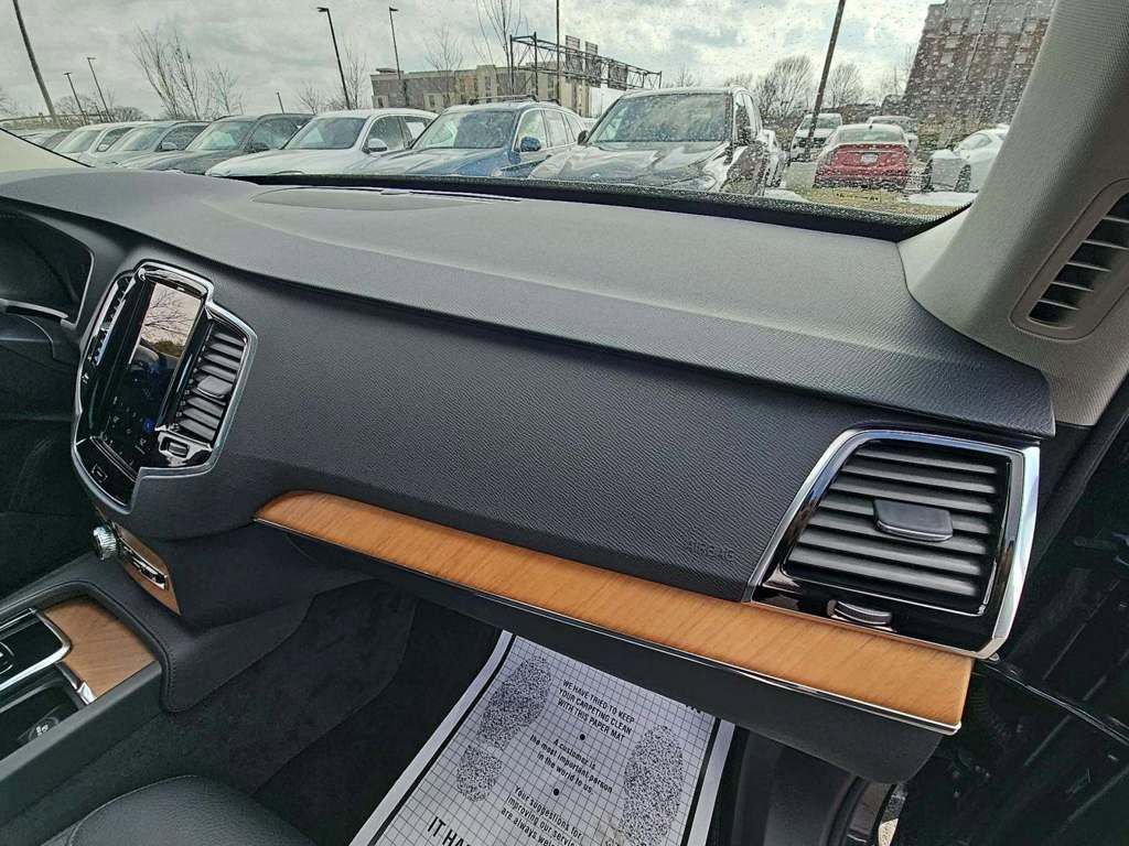 Used 2025 Volvo XC90 B6 Plus image 6
