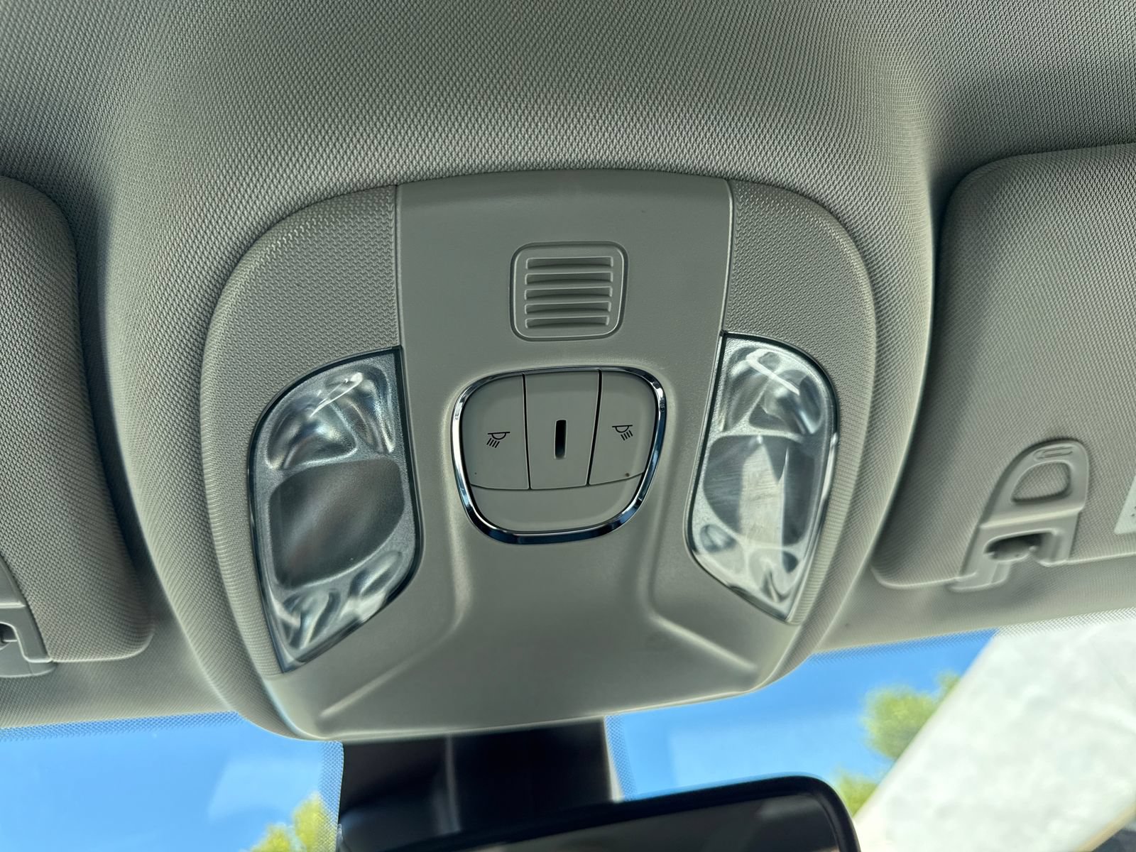 Used 2022 Jeep Compass Latitude FWD image 21