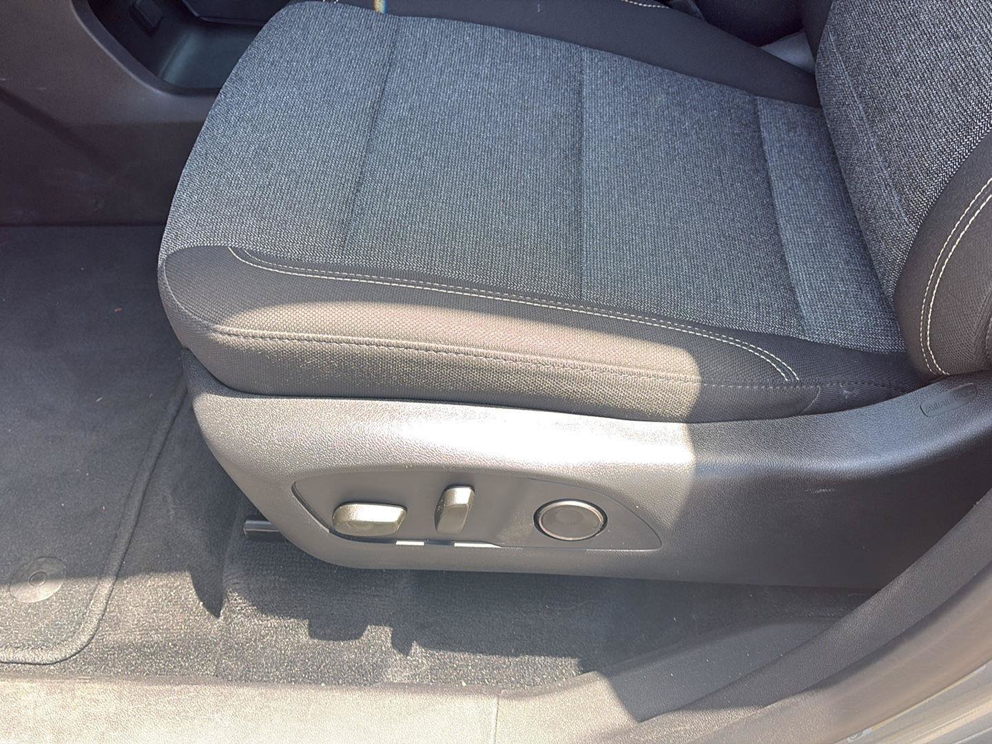 Used 2025 GMC Acadia Elevation AWD/4WD image 10