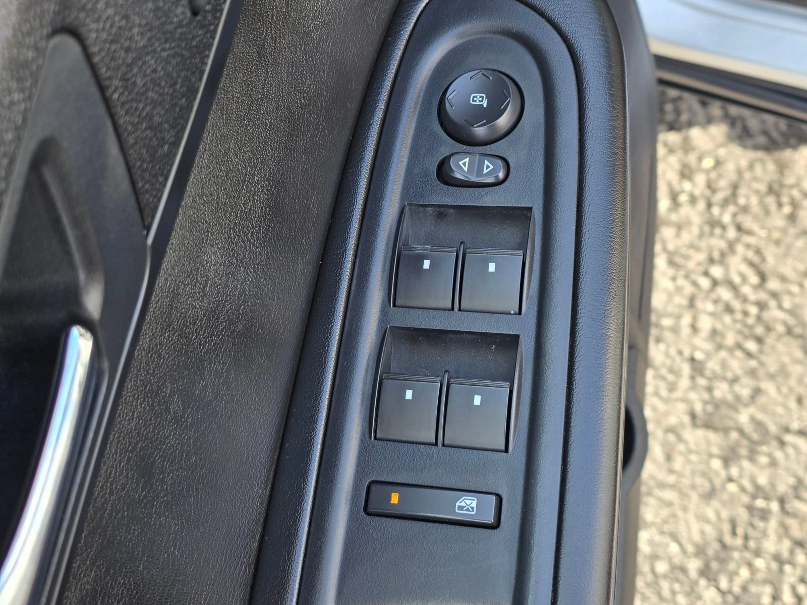 Used 2016 Chevrolet Traverse LT w/ Style and Technology Package FWD image 23