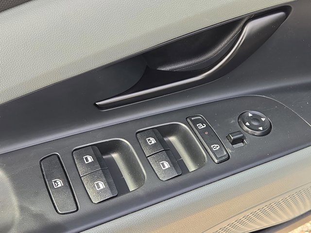 Used 2025 Hyundai Elantra Limited FWD image 13