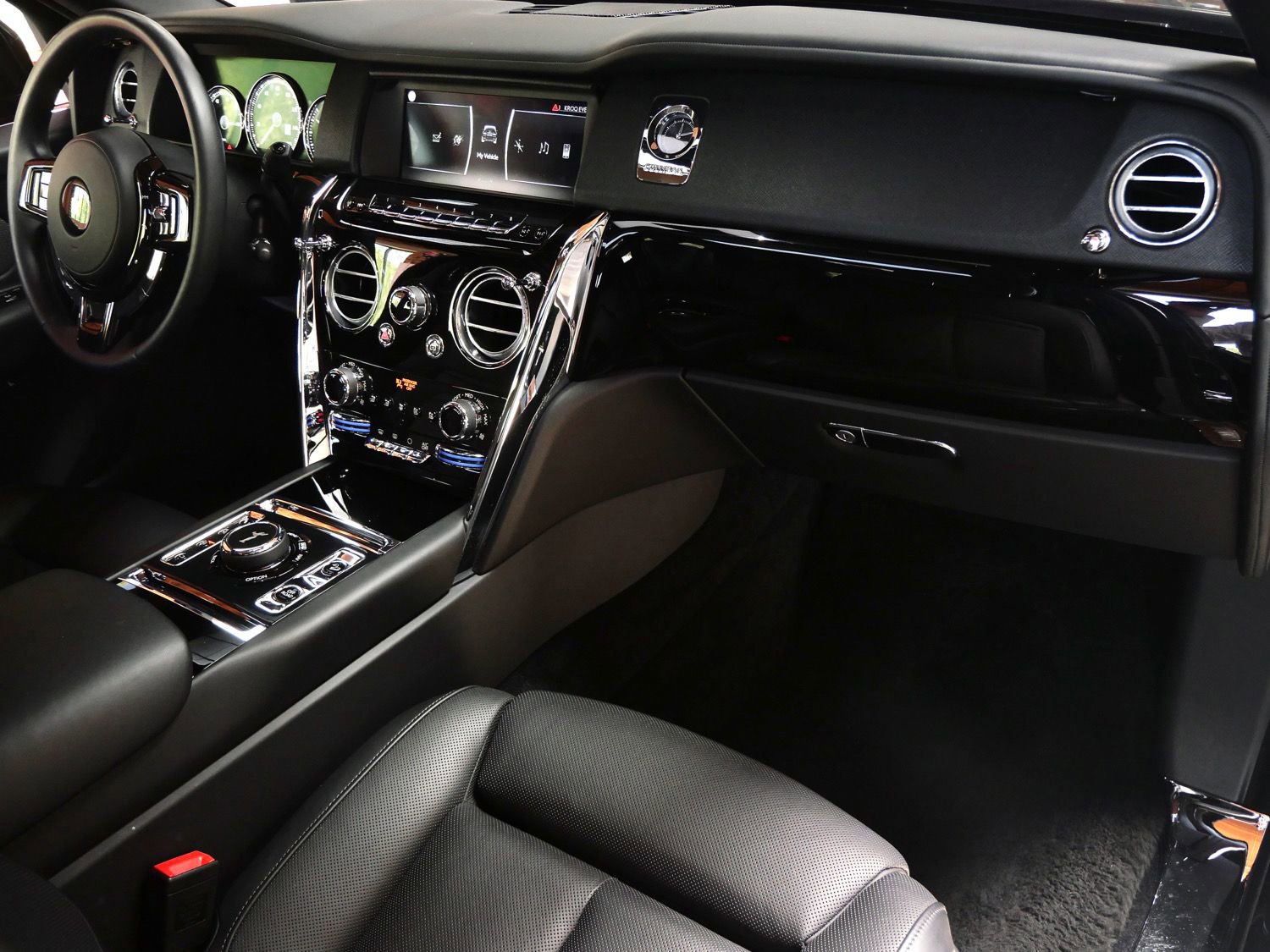 Certified 2022 Rolls-Royce Cullinan AWD/4WD image 30