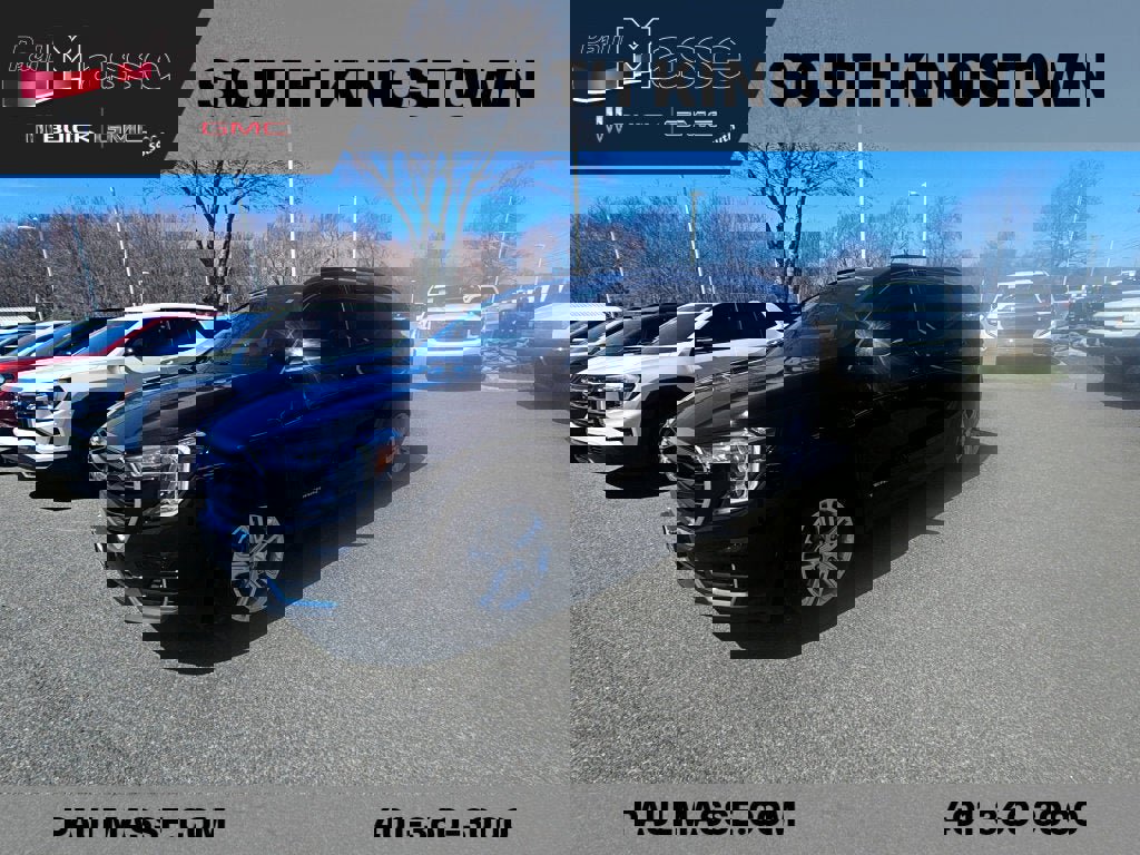 Used 2024 GMC Terrain SLE w/ Driver Convenience Package image 2