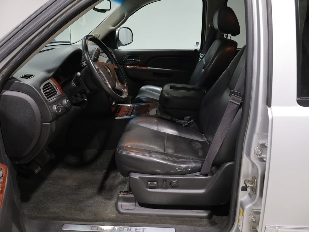 Used 2013 Chevrolet Avalanche LTZ AWD/4WD image 13